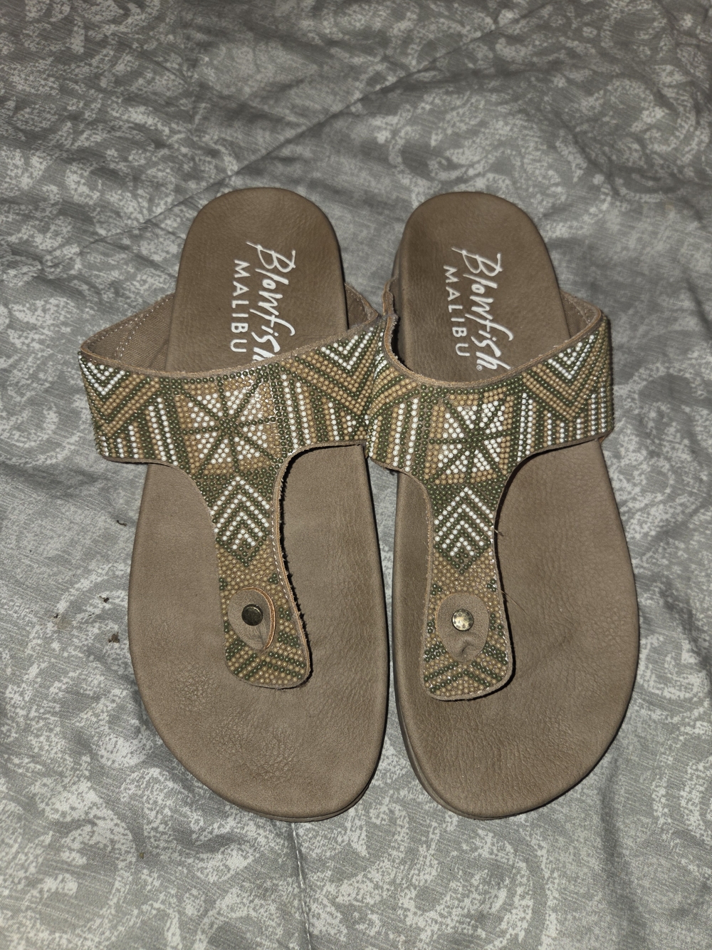 Blowfish Tan Beaded T-Strap Sandals Sz 8